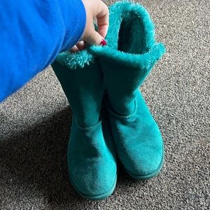 Teal fuzzy boots 👢
